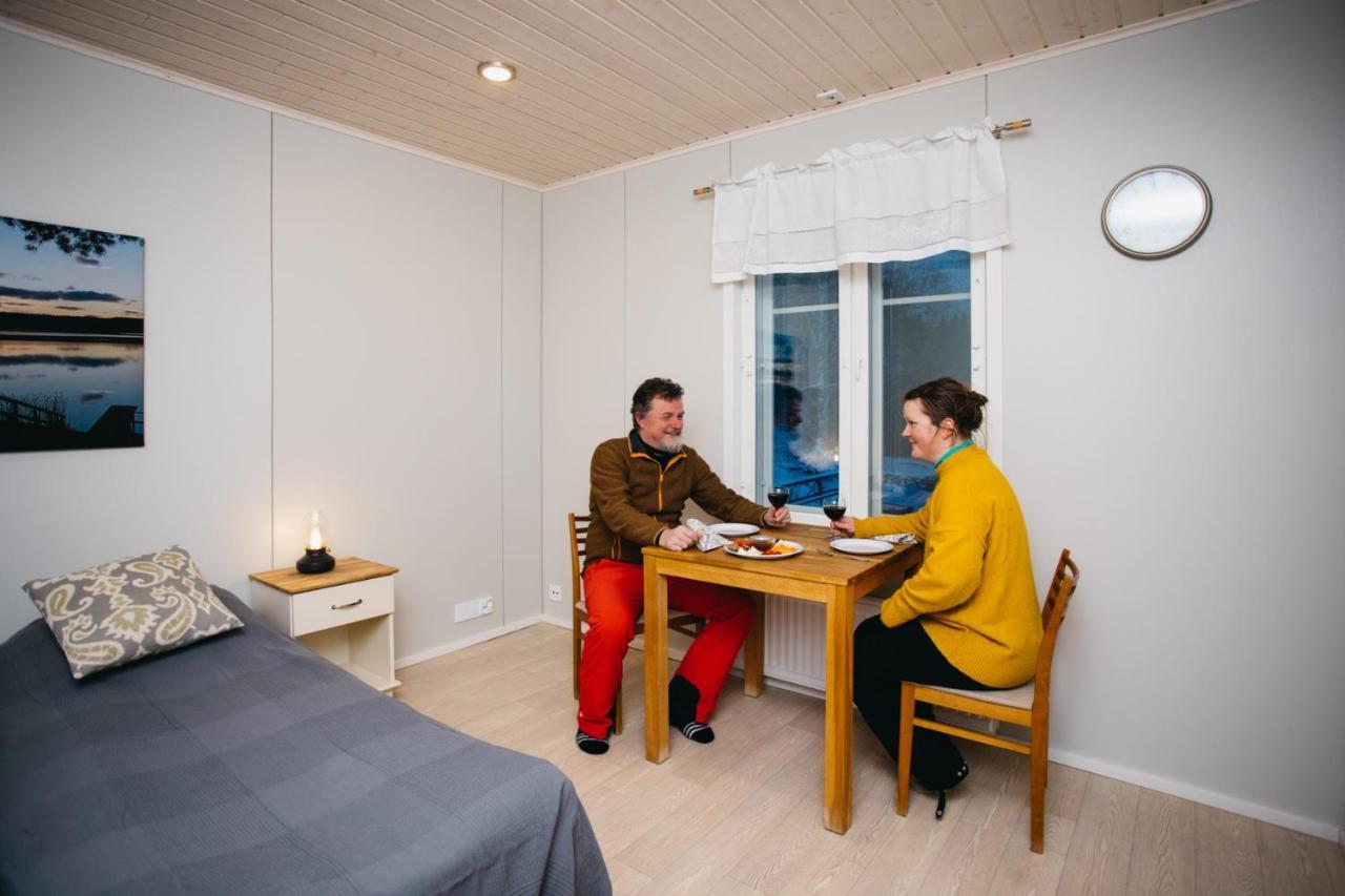 Labbnaes Semesterhem, Radhuset Kemionsaari Exterior foto